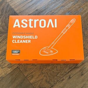 NWT Windshield Cleaner with Extendable Handle